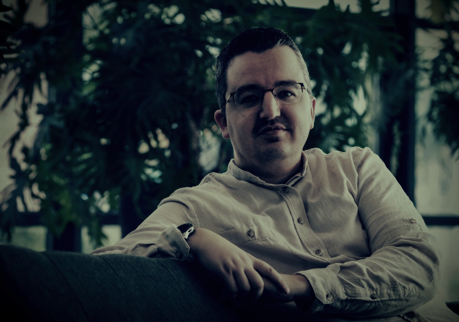Maarten Tolhuijs seated in a glasshouse